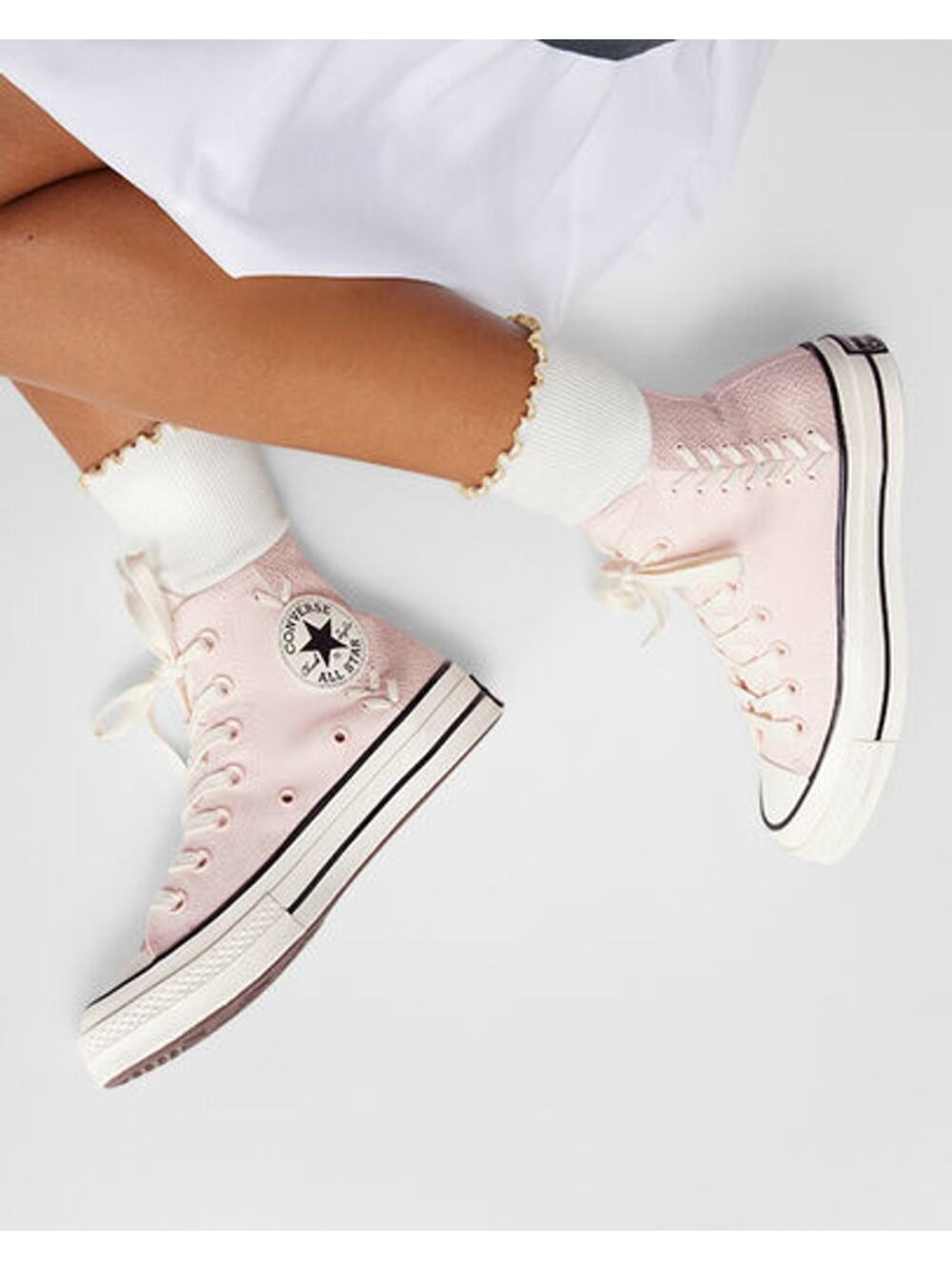 Women's Converse Chucks 70 Crafted Laces Light Pink Size 9